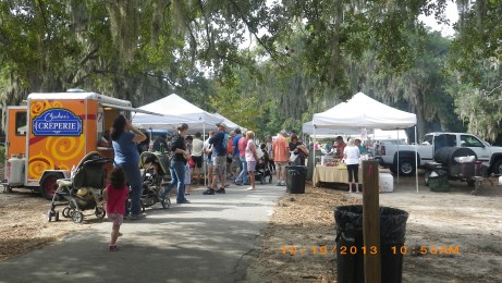 Farmers Market mothers with their children.