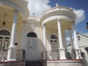 Wedding Cake Home in Ponce, PR